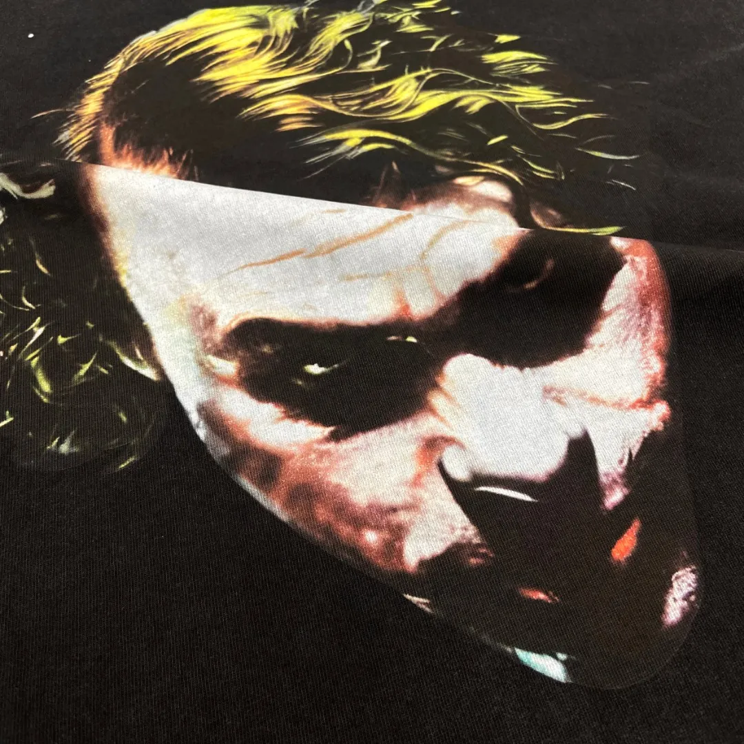 25SS Saint Michael Joker Batman distressed washed vintage printed loose Vintage short-sleeved T-shirt with digital white ink direct printing, the fabric is breathable and the pattern is three-dimensional and clear. Fabric: Double yarn 240g Style number: S881 Size: S-M-L-XL Color: Washed black Price: P118
